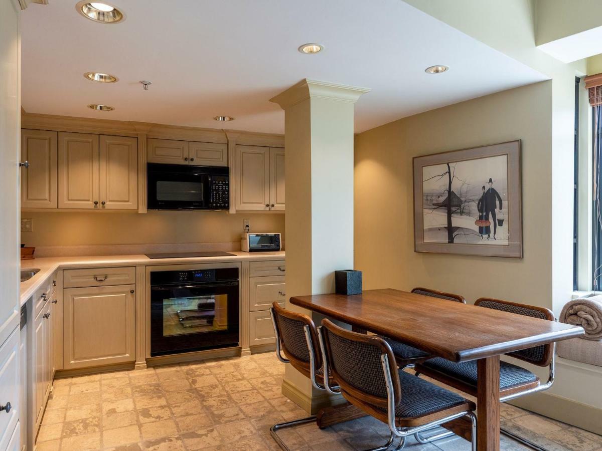 Gibbons Life Accommodations Whistler Exterior foto